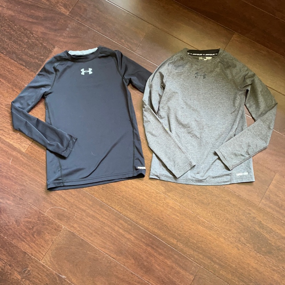 2 Under Armour fitted shirts - size Small